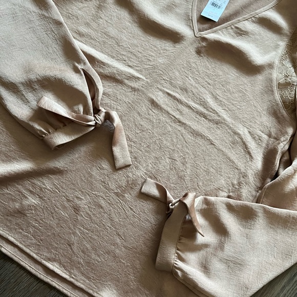 Express Satin Lace Long Sleeve Shirt - Picture 4 of 5